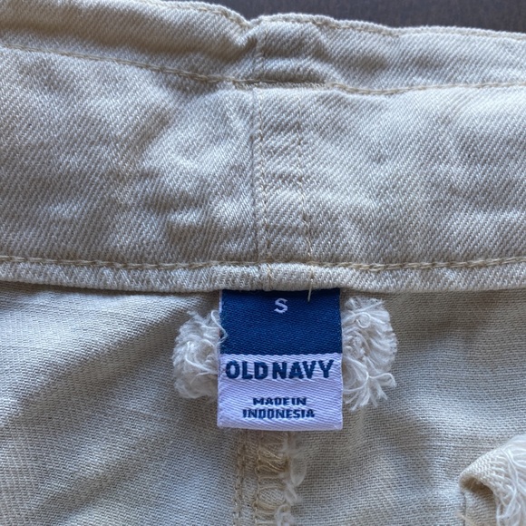 Old Navy High Rise Shorts - Picture 3 of 4